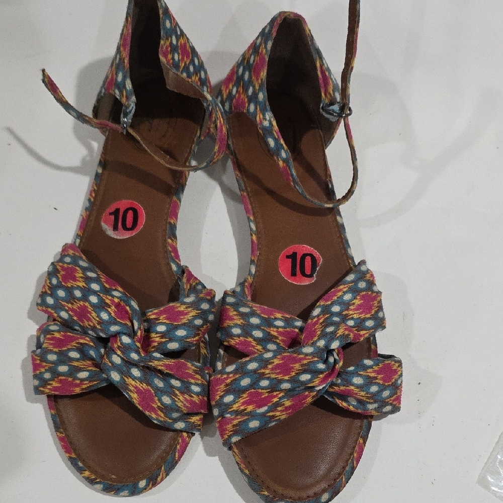 Colorful Patterned Women’s Sandals with Adjustable Buckle – Size 10 summer Shoes